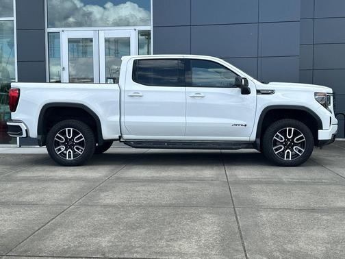 Summit White 2022 GMC Sierra 1500 AT4