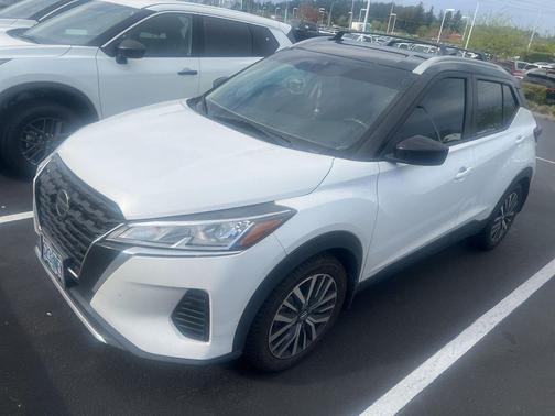 Aspen White/Super Black 2021 Nissan Kicks SV