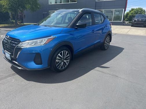 Electric Blue/Super Black 2021 Nissan Kicks SV