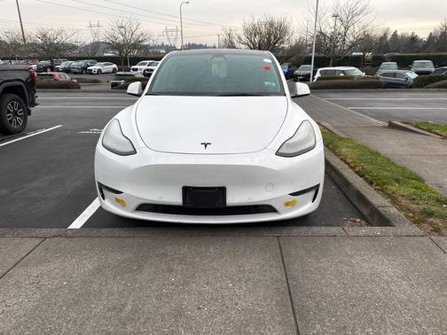 2022 Tesla Model Y Long Range Dual Motor All-Wheel Drive