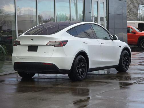 2022 Tesla Model Y Long Range Dual Motor All-Wheel Drive