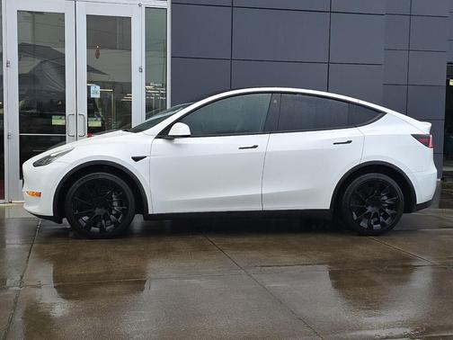 2022 Tesla Model Y Long Range Dual Motor All-Wheel Drive