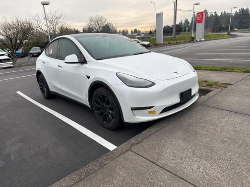 2022 Tesla Model Y Long Range Dual Motor All-Wheel Drive