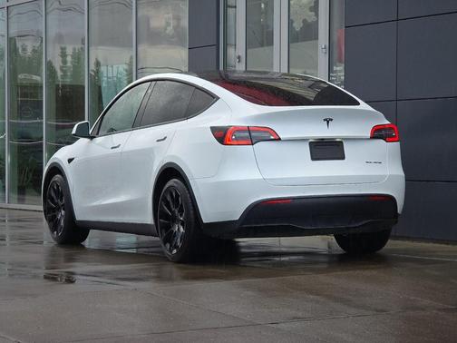 2022 Tesla Model Y Long Range Dual Motor All-Wheel Drive