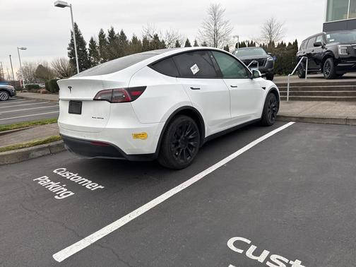 2022 Tesla Model Y Long Range Dual Motor All-Wheel Drive