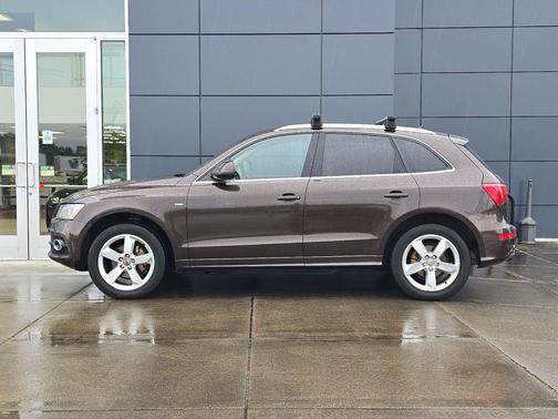 Teak Brown Metallic 2011 Audi Q5 Premium Plus