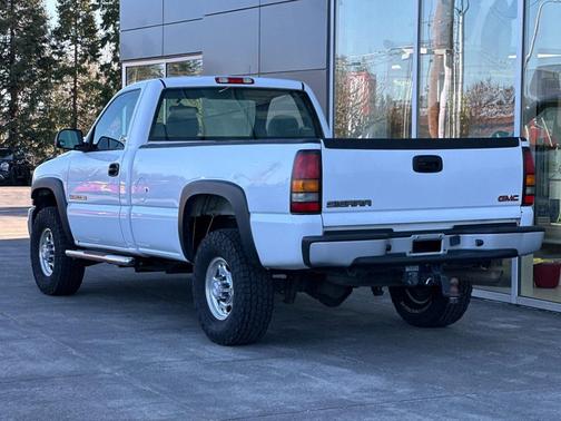 Olympic White 2005 GMC Sierra 2500 Work Truck
