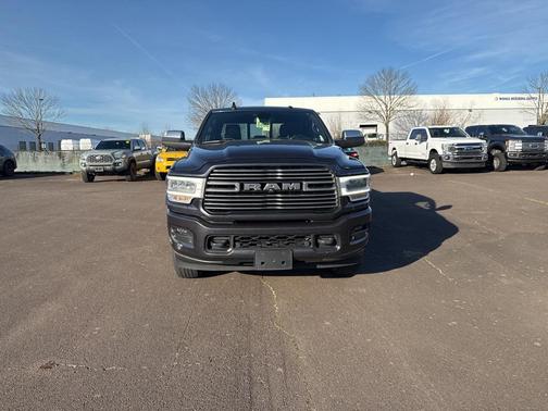2020 RAM 3500 Laramie Crew Cab 4x4 8' Box