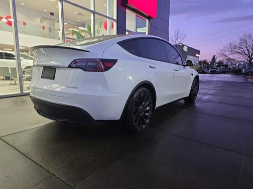 2022 Tesla Model Y Performance Dual Motor All-Wheel Drive