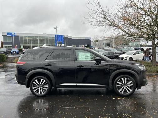 2025 Nissan Pathfinder Platinum 4WD