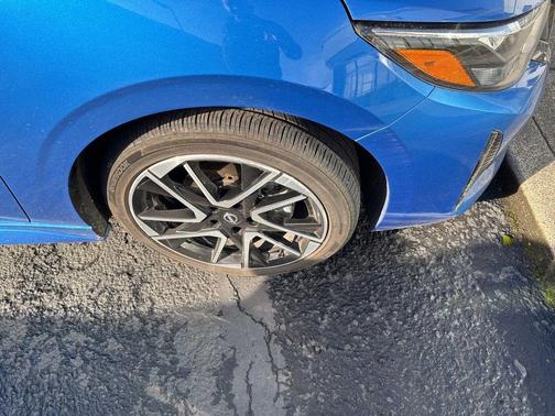 Electric Blue Metallic/Super Black 2024 Nissan Sentra SR