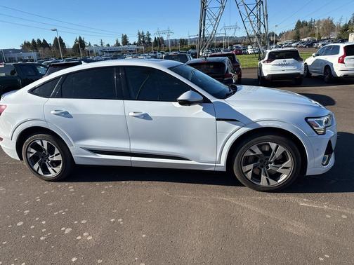 2022 Audi e-tron Sportback S line Premium