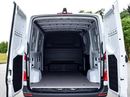 Arctic White 2026 Mercedes-Benz Sprinter 2500 Cargo 144 WB