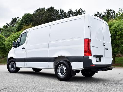 Arctic White 2026 Mercedes-Benz Sprinter 2500 Cargo 144 WB