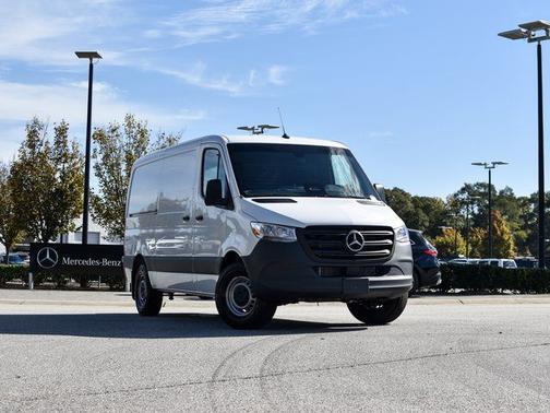 Arctic White 2026 Mercedes-Benz Sprinter 2500 Cargo 144 WB