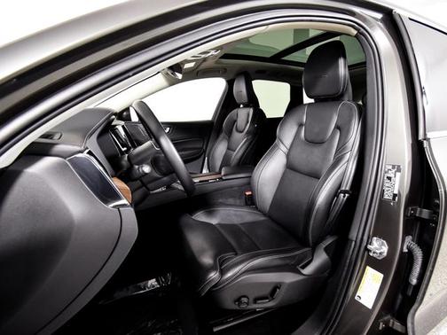 Pine Gray Metallic 2019 Volvo XC60 T5 Inscription