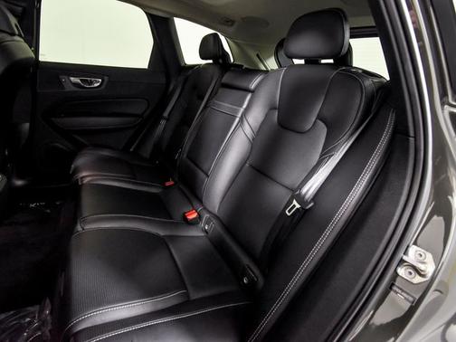 Pine Gray Metallic 2019 Volvo XC60 T5 Inscription