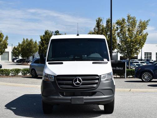 Arctic White 2026 Mercedes-Benz Sprinter 2500 Cargo 144 WB