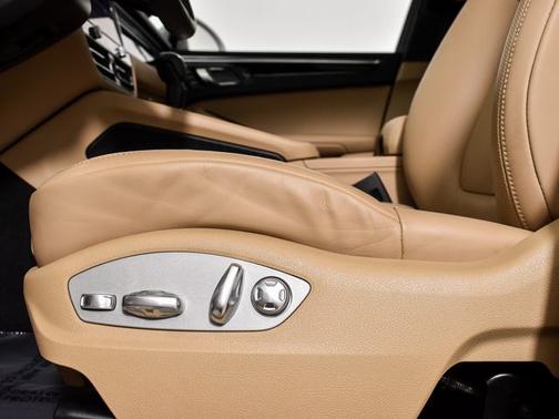 White 2025 Porsche Macan