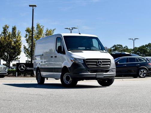 Arctic White 2026 Mercedes-Benz Sprinter 2500 Cargo 144 WB