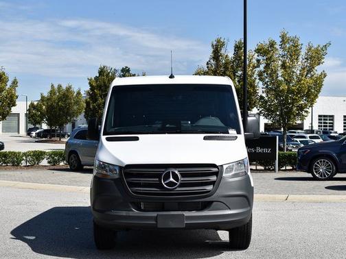 Arctic White 2026 Mercedes-Benz Sprinter 2500 Cargo 144 WB