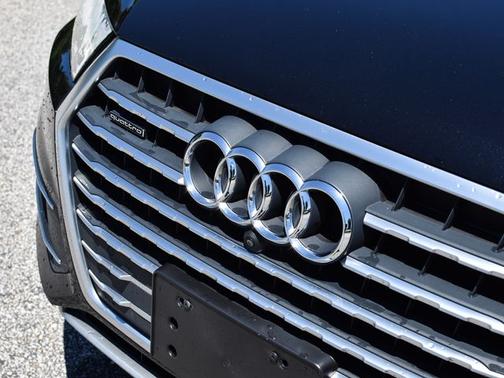Orca Black Metallic 2019 Audi Q7 55 Premium Plus