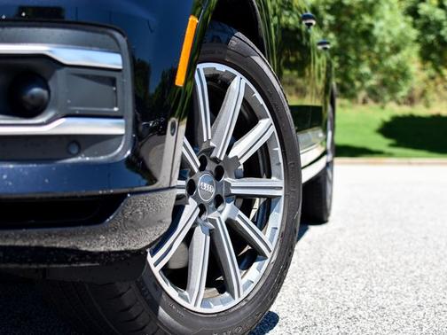 Orca Black Metallic 2019 Audi Q7 55 Premium Plus