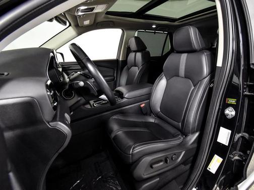 Crystal Black Pearl 2023 Honda Pilot Touring