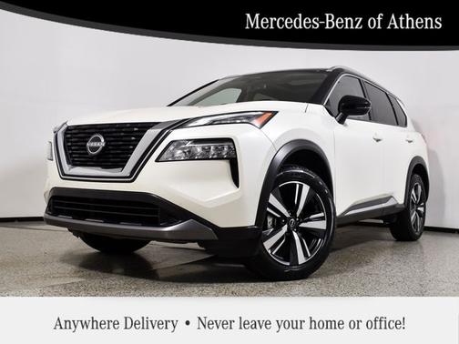 Pearl White Tricoat/Super Black 2023 Nissan Rogue SL