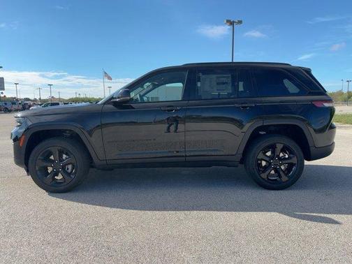 2025 Jeep Grand Cherokee Laredo