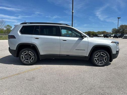 Silver Zynith Clearcoat 2026 Jeep Cherokee LAREDO/LIMITED