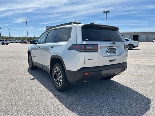 Silver Zynith Clearcoat 2026 Jeep Cherokee LAREDO/LIMITED