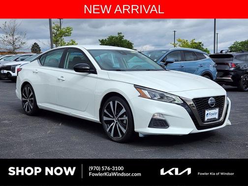 Glacier White 2022 Nissan Altima SR FWD