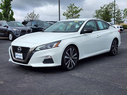 Glacier White 2022 Nissan Altima SR FWD