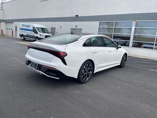 Snow White Pearl 2025 Kia K5 EX