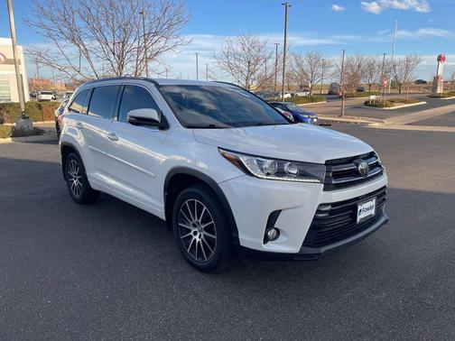 2017 Toyota Highlander SE