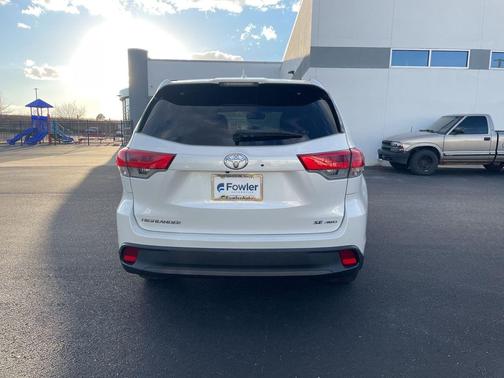 2017 Toyota Highlander SE