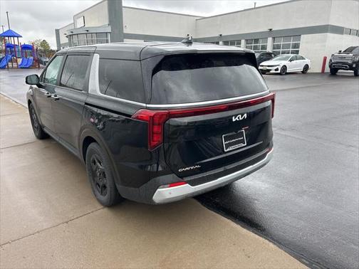 2025 Kia Carnival LXS