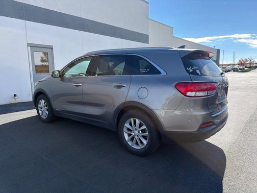 Titanium Silver 2018 Kia Sorento LX