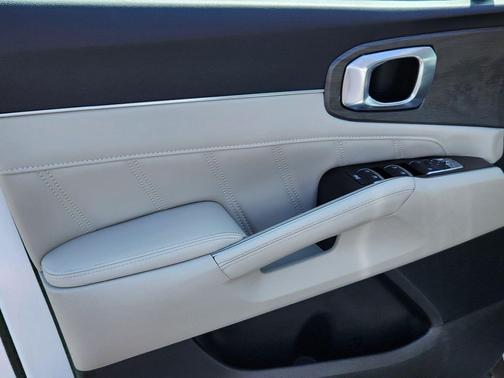 Glacial White Pearl 2025 Kia Sorento SX