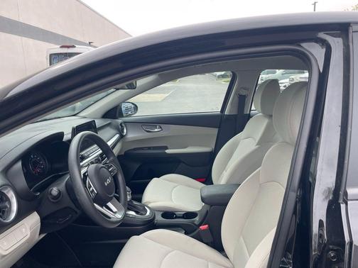Aurora Black 2023 Kia Forte LXS