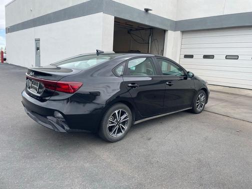 Aurora Black 2023 Kia Forte LXS