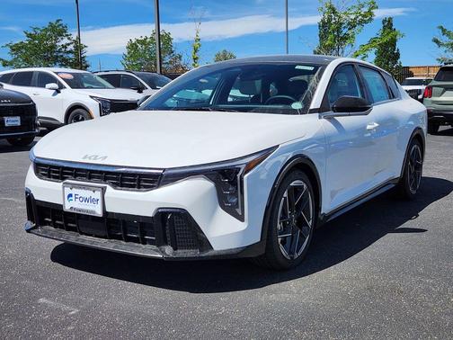 Snow White Pearl 2026 Kia K4 GT-Line