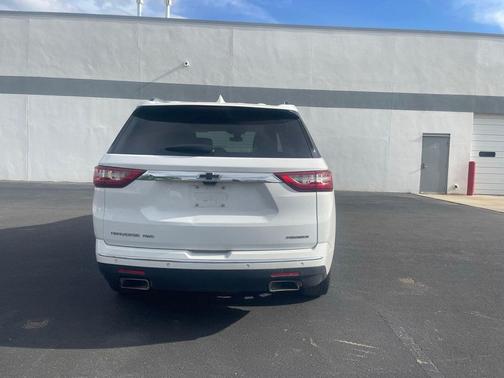Summit White 2019 Chevrolet Traverse Premier