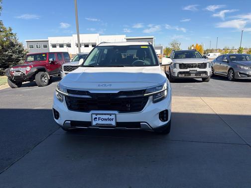 Snow White Pearl 2024 Kia Seltos SX