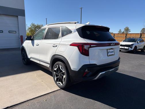 Snow White Pearl 2024 Kia Seltos SX