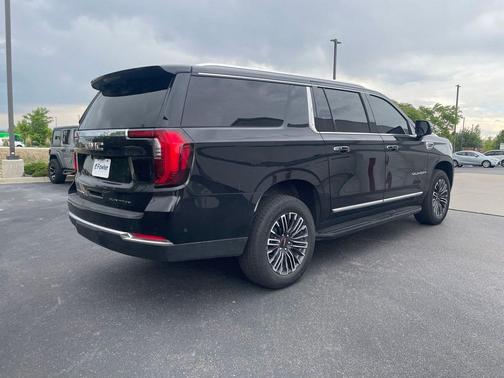 Onyx Black 2025 GMC Yukon XL 4WD Elevation