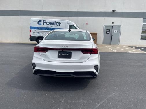 Snow White Pearl 2023 Kia Forte LXS