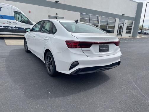 Snow White Pearl 2023 Kia Forte LXS