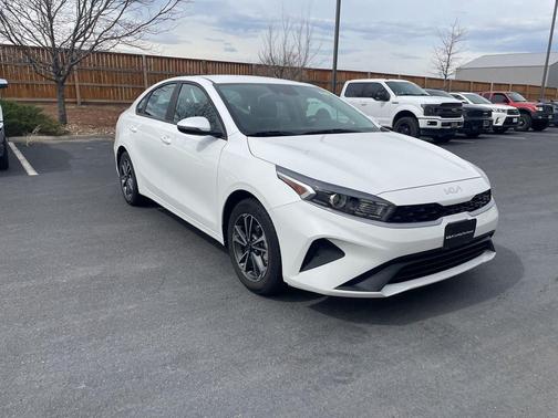 Snow White Pearl 2023 Kia Forte LXS
